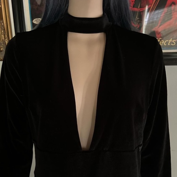 EXPRESS Women's Black Velvet Velour Choker Plunge Long Sleeve Black Romper - Picture 5 of 12